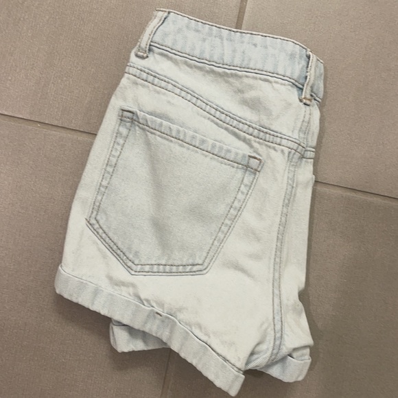 Light wash denim shorts - Picture 2 of 3